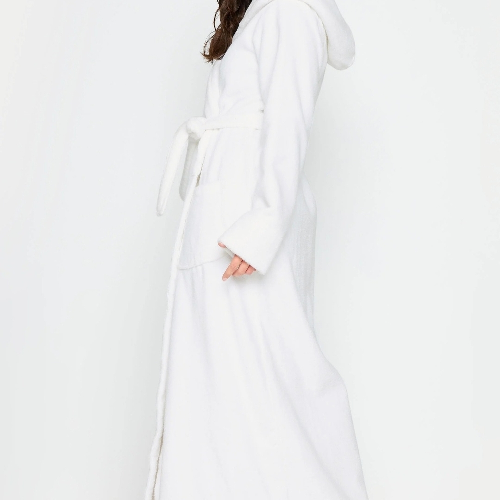 Cozy White Hooded Robe - Picture 2 of 5